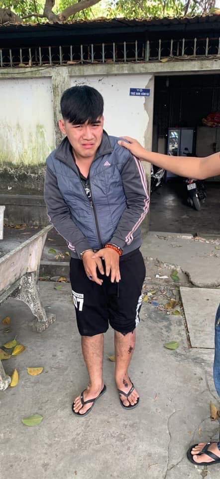 Bắt giữ 2 đối tượng cướp xe máy của phụ nữ trên đường phố Sài Gòn ảnh 1