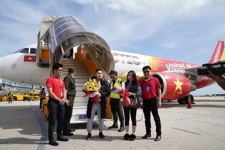 Vietjet cùng Khánh Hòa chào đón vị khách thứ 10 triệu của năm 2019 ảnh 2