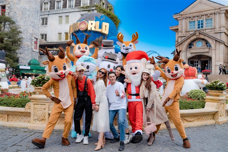 Những khoảnh khắc Lễ hội mùa đông rực rỡ trên đỉnh Bà Nà ảnh 2