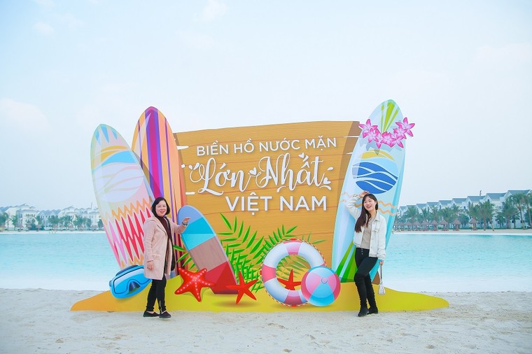 Vinhomes Ocean Park đạt kỷ lục ‘Khu đô thị có biển hồ nước mặn và hồ nước ngọt nhân tạo trải cát trắng lớn nhất thế giới’ ảnh 4