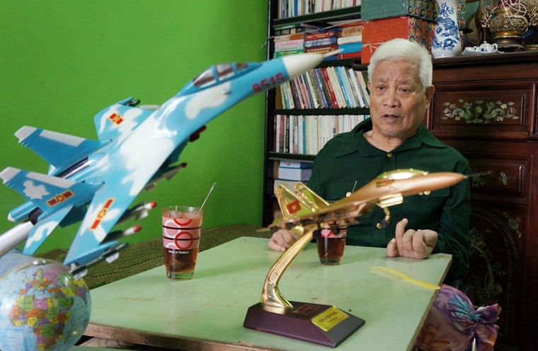 Sau khi rút ra khỏi đơn vị chiến đấu, ông công tác trong...?