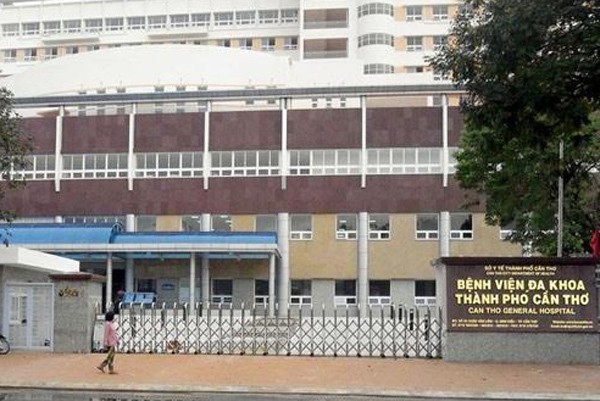 Kỷ luật bảo vệ bị tố đạp vào người và bắt nhốt nữ sinh viên trường Y ảnh 1