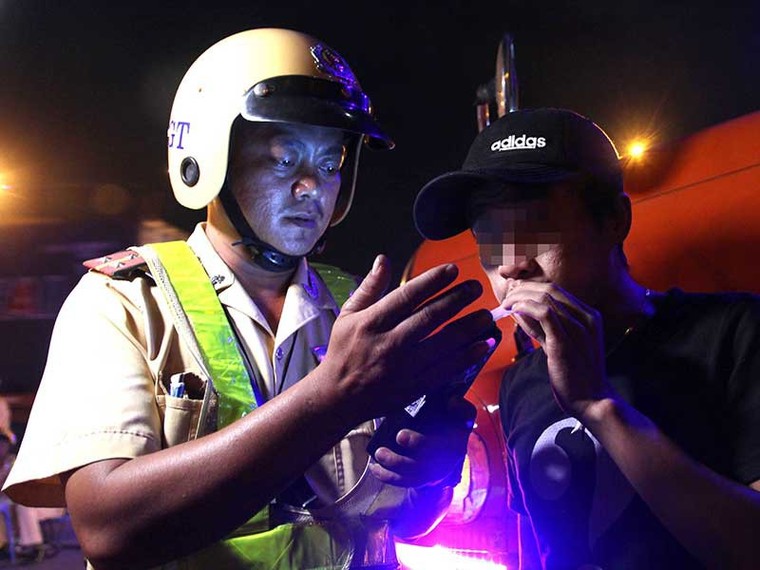 Tăng thuế rượu, bia để bớt nhậu ảnh 1