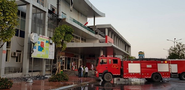 Hải Dương: Bệnh viện Nhi bất ngờ bốc cháy dữ dội, nhiều người hoảng loạn tháo chạy ảnh 1