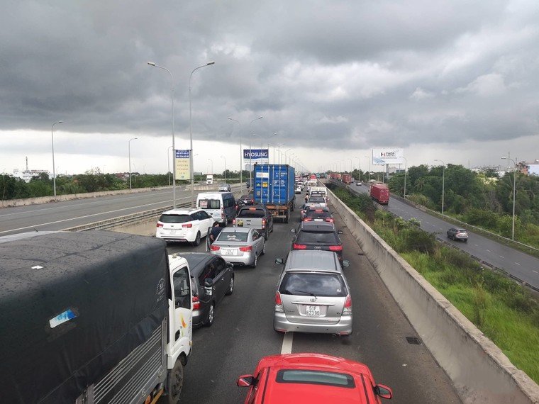 Cao tốc TPHCM - Long Thành không xả trạm dịp Tết, bán vé thủ công khi ùn tắc ảnh 2