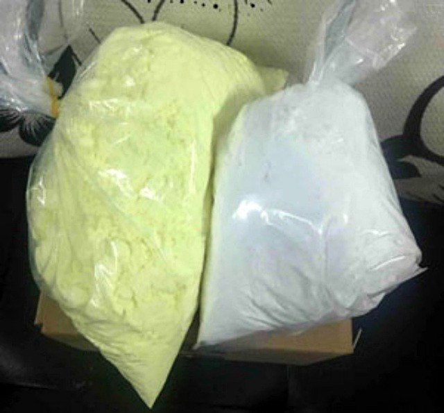 Bé trai 13 tuổi suýt mù mắt vì học chế pháo nổ trên mạng ảnh 1