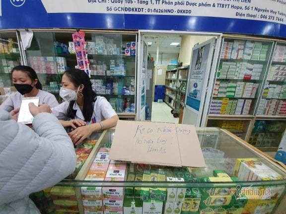 TP.HCM: Xử lý 5 nhà thuốc găm hàng, tăng giá khẩu trang ảnh 1