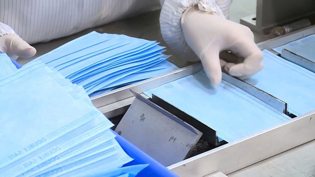 Cận cảnh quy trình sản xuất khẩu trang y tế thời dịch corona ảnh 1