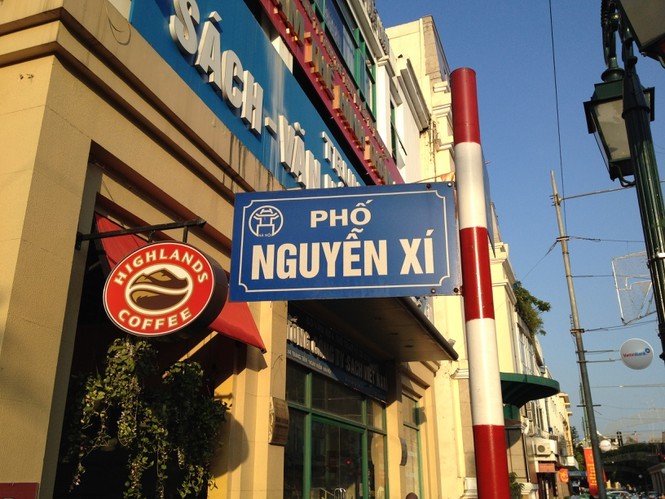Con phố mang tên Nguyễn Xí ở trung tâm Hà Nội nổi tiếng là gì?