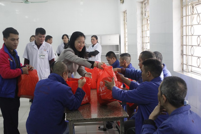 Xuân Canh Tý ấm tình thân với những hoàn cảnh khó khăn ảnh 3