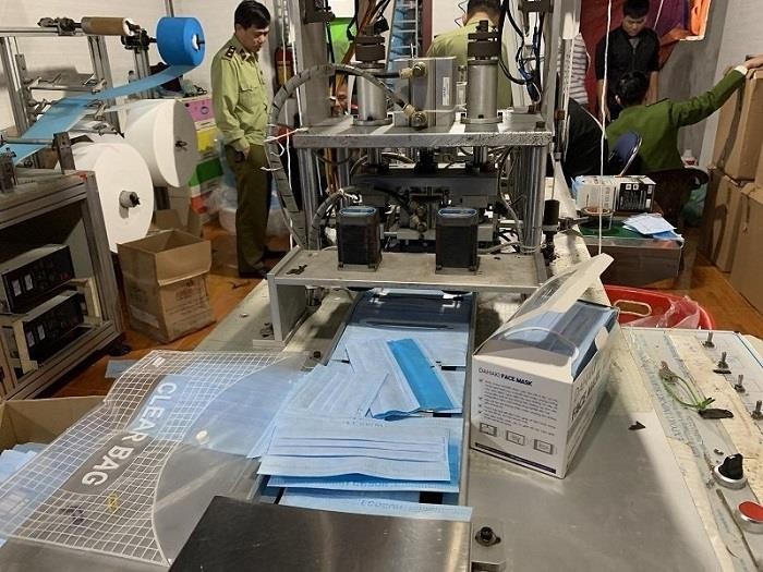 Đình chỉ công ty sản xuất khẩu trang kháng khuẩn trái phép ở Hải Phòng ảnh 1