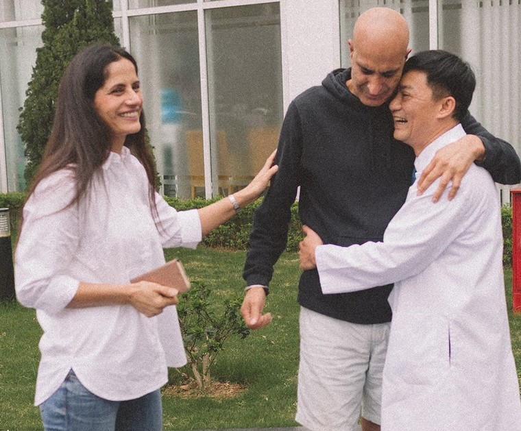 Đi bơi sau 1 tuần phẫu thuật nhờ 'bảo bối' chữa ung thư đại trực tràng lần đầu tiên có tại Việt Nam ảnh 2