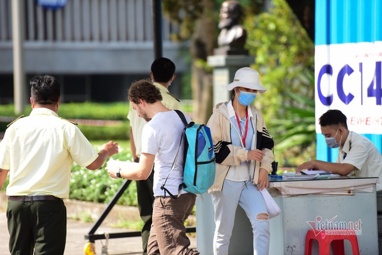 Trường ĐH duy nhất ở TP.HCM cho sinh viên đi học trở lại sau thời gian nghỉ dịch ảnh 5