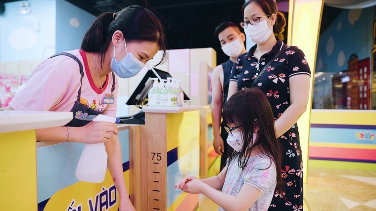 Vincom tăng cường thắt chặt các biện pháp phòng chống Covid-19 ảnh 7