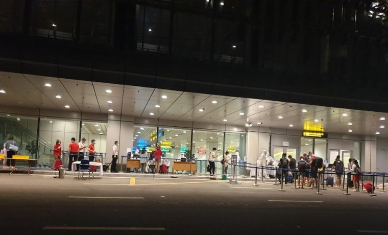 Đón thêm người Việt hồi hương, sân bay Vân Đồn thực hiện nghiêm ngặt quy định phòng dịch ảnh 2