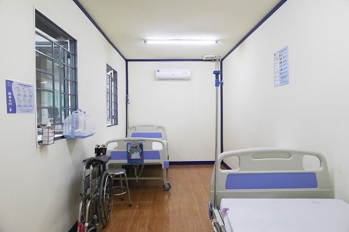Cận cảnh phòng khám dã chiến chống dịch Covid-19 được dựng từ thùng container ảnh 3