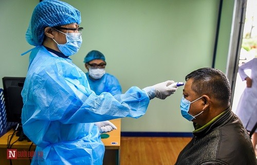 Cận cảnh phòng khám dã chiến chống dịch Covid-19 được dựng từ thùng container ảnh 9