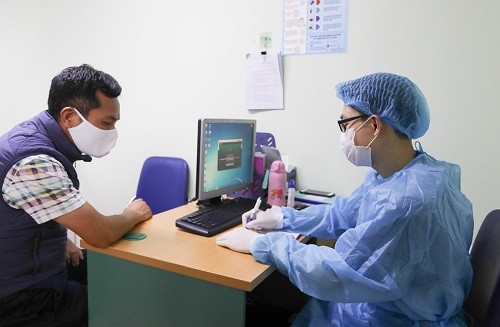 Cận cảnh phòng khám dã chiến chống dịch Covid-19 được dựng từ thùng container ảnh 10