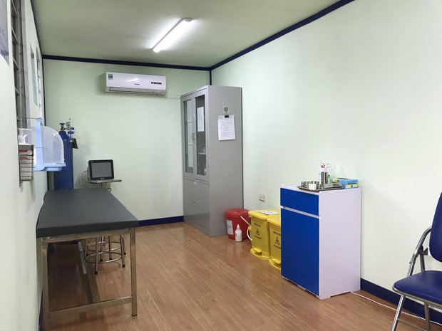 Cận cảnh phòng khám dã chiến chống dịch Covid-19 được dựng từ thùng container ảnh 4