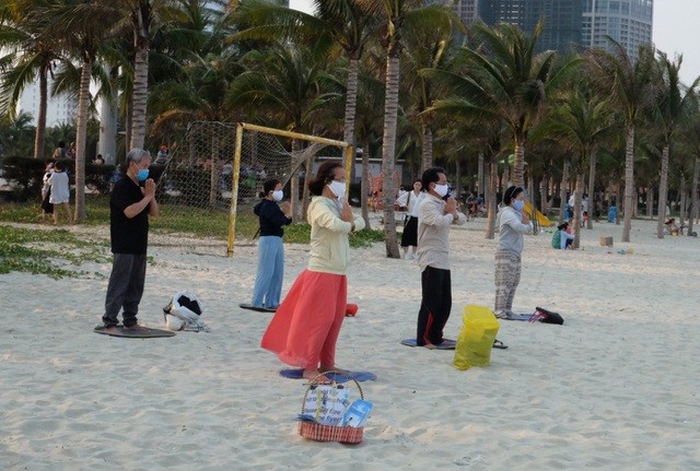 Nhiều tỉnh thành xử phạt người không đeo khẩu trang nơi công cộng ảnh 2