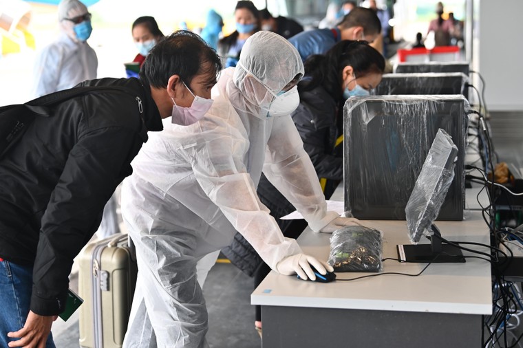 Đón chuyến bay từ vùng dịch: Sân bay Vân Đồn áp dụng quy trình mới ảnh 5