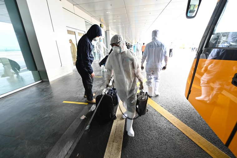 Đón chuyến bay từ vùng dịch: Sân bay Vân Đồn áp dụng quy trình mới ảnh 7