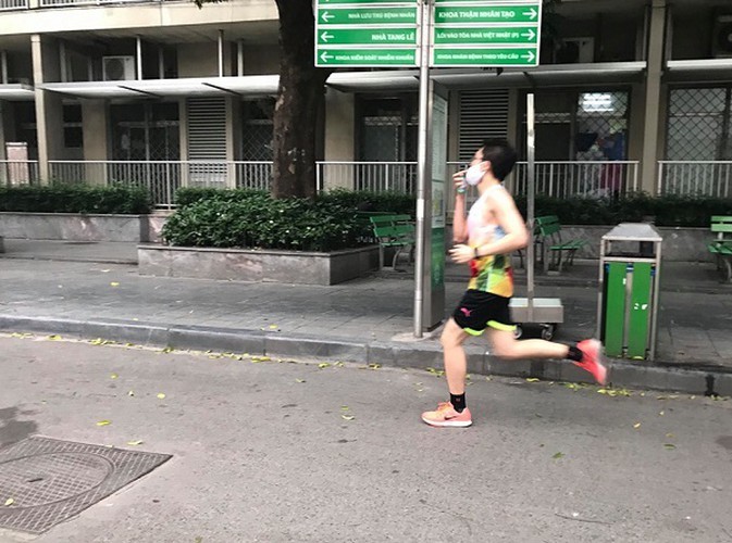 Những hình ảnh đầy cảm động trong khu vực 'nội bất xuất, ngoại bất nhập' giữa ổ dịch lớn nhất Thủ đô ảnh 14