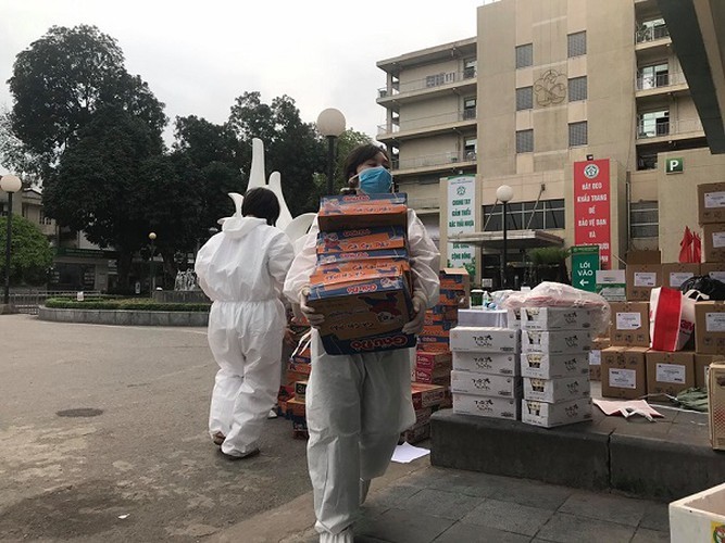 Những hình ảnh đầy cảm động trong khu vực 'nội bất xuất, ngoại bất nhập' giữa ổ dịch lớn nhất Thủ đô ảnh 6