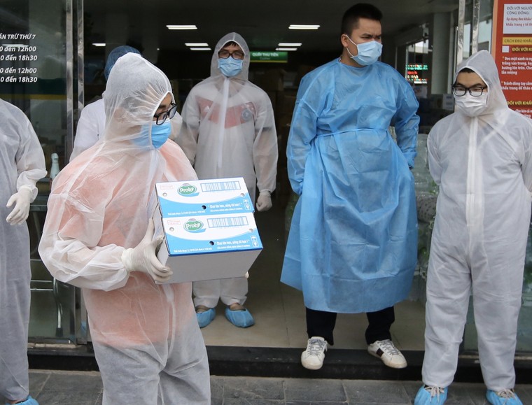 Vinamilk ‘cấp tốc chi viện’ gần 150 ngàn sản phẩm sữa dinh dưỡng cho Bệnh viện Bạch Mai ảnh 4