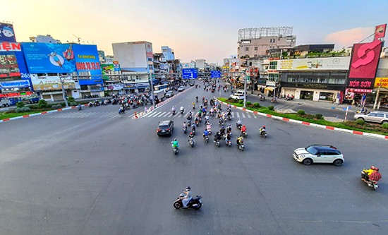 Cất tạm niềm vui riêng ảnh 1