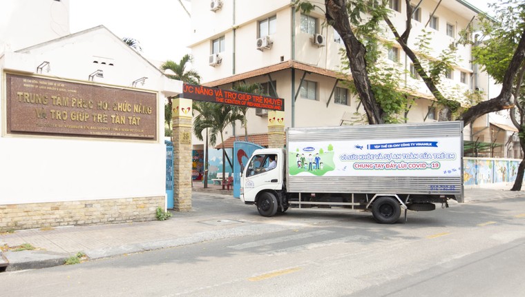 'Triệu bước đi, đẩy lùi cô-vi' - Tấm lòng của nhân viên Vinamilk dành cho trẻ em khó khăn trong đại dịch ảnh 3