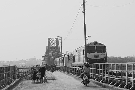 Khi nào xe máy được phép đi qua cầu Long Biên?