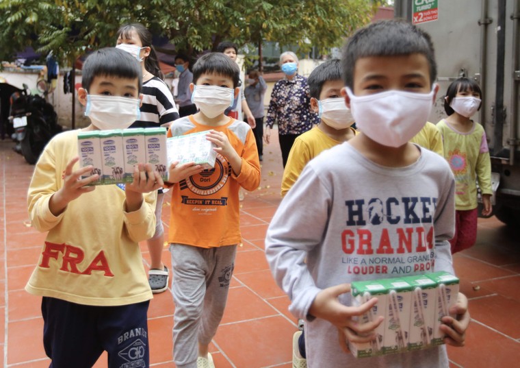 Vinamilk dành 12,5 tỷ đồng chăm sóc dinh dưỡng cho trẻ em khó khăn phòng chống COVID-19 ảnh 4