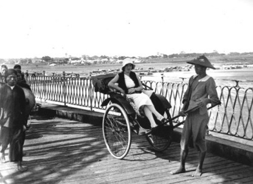 Cây cầu được xây dựng nhằm mục đích gì?