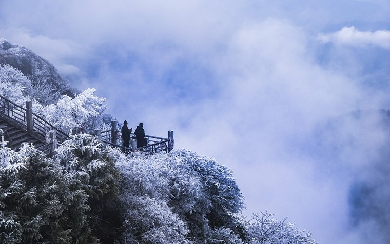 Đỉnh núi nào cao nhất trên Nga Mi sơn?