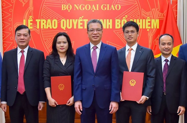Phó Thủ tướng, Bộ trưởng Ngoại giao trao quyết định bổ nhiệm nhân sự mới ảnh 2