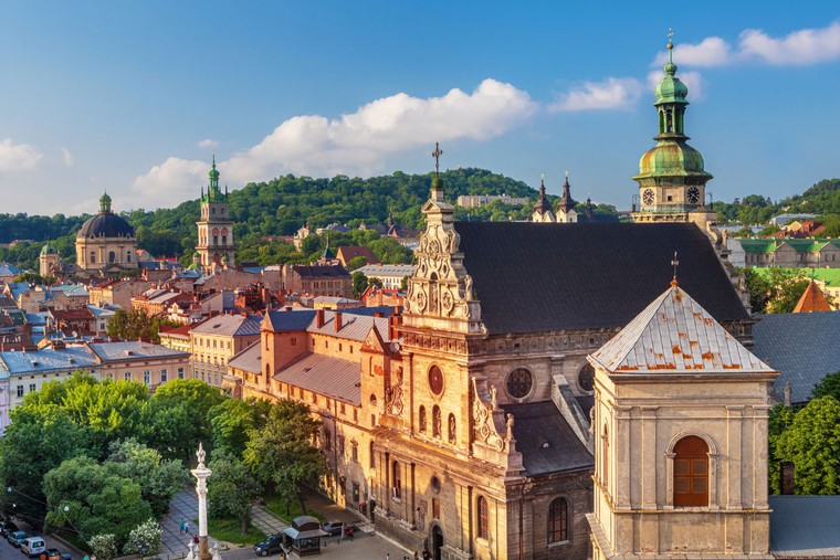 Tôn giáo chính thống của Ukranie là...?