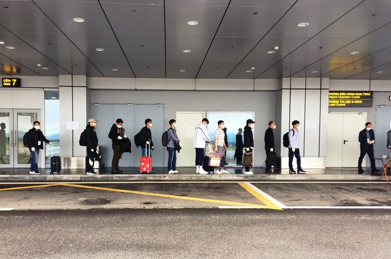 Sân bay Vân Đồn tiếp tục đón 340 chuyên gia Hàn Quốc theo quy trình đặc biệt ảnh 2