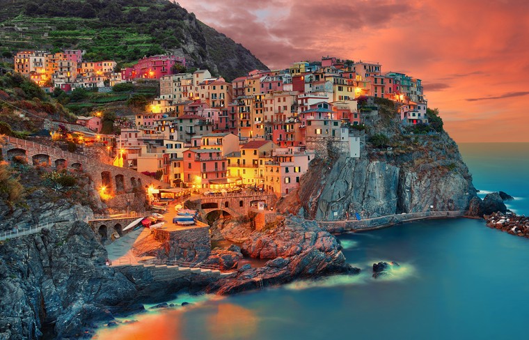 Thành phố Manarola được mệnh danh là gì?