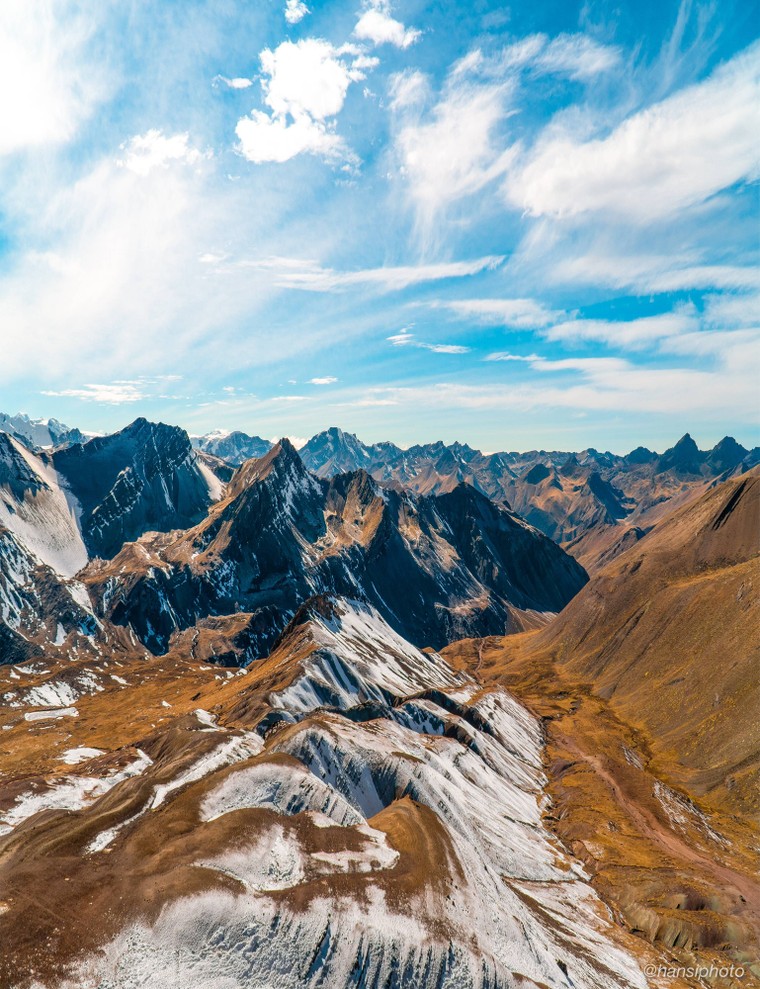 Chiều cao trung bình của dãy núi Andes khoảng bao nhiêu?