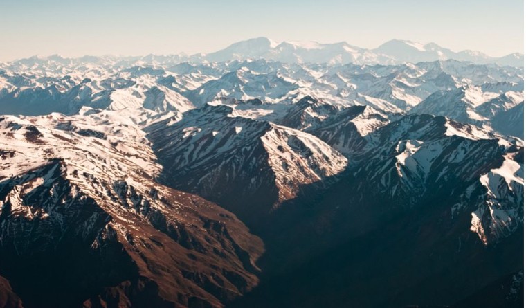 Dãy núi nào dài nhất thế giới?