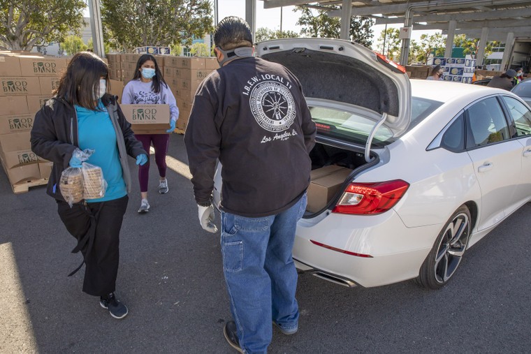 Vinamilk và nhà máy sữa tại Mỹ cùng chung tay để ủng hộ người dân gặp khó khăn trong đại dịch COVID-19 ảnh 4