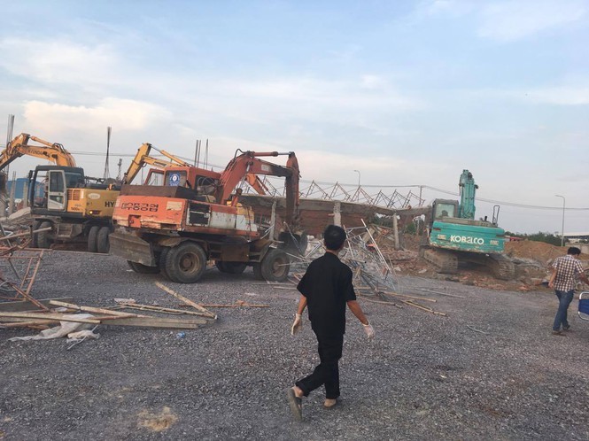 10 người chết, nhiều người bị chôn vùi do sập tường đang xây ở Đồng Nai ảnh 2