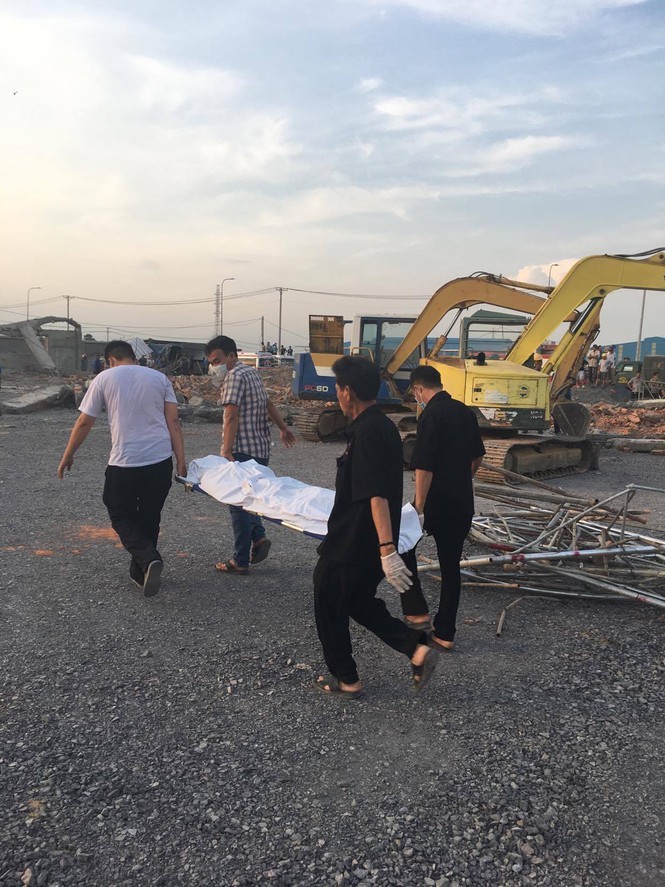 10 người chết, nhiều người bị chôn vùi do sập tường đang xây ở Đồng Nai ảnh 3