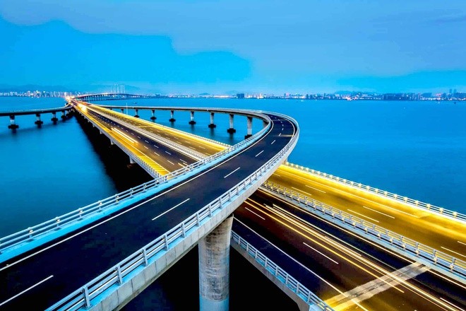 Cây cầu vượt biển dài nhất thế giới này có tên là gì?