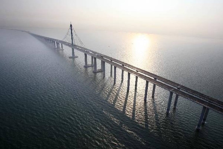 Cầu vịnh Giang Châu rộng bao nhiêu mét?