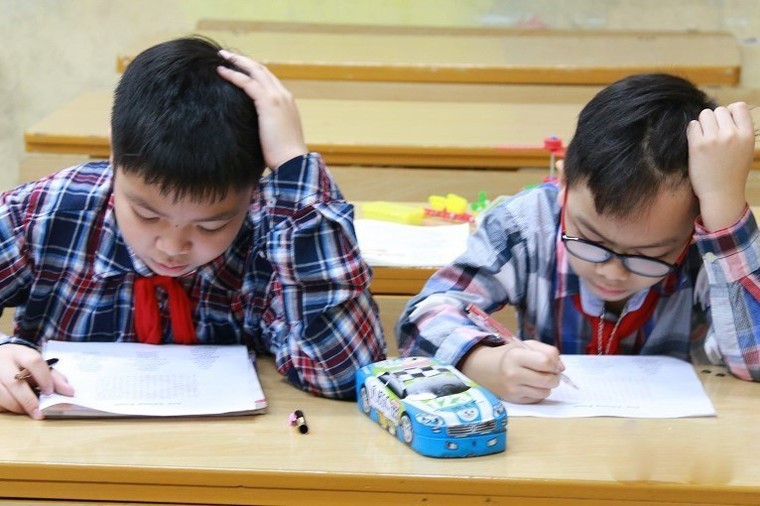 Học sinh tiểu học quên mặt chữ, nhầm cách tính toán sau hơn 3 tháng nghỉ COVID-19 ảnh 1