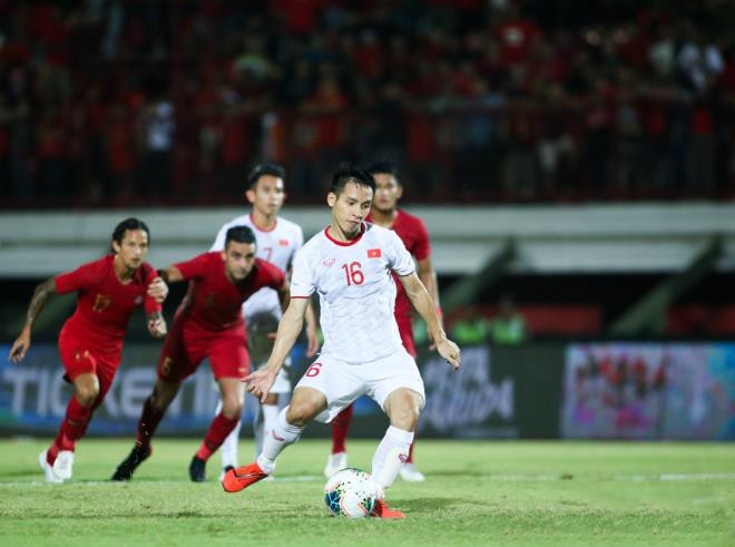 Quang Hải vs Hùng Dũng: Ai xứng đáng giành Quả bóng Vàng Việt Nam 2019? ảnh 2