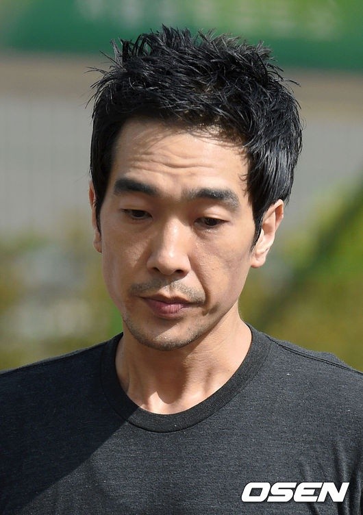 Bê bối đời tư khiến những sao nam Hàn mất tất cả ảnh 4