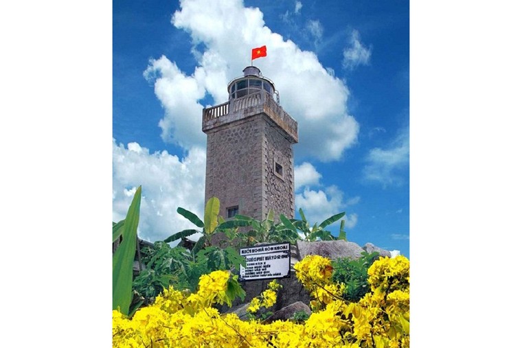 Ngọn hải đăng Hòn Khoai do ai xây dựng?